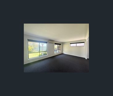 For Lease - Light-Filled 2-Bedroom Home in Sought-After Belmont South - Photo 4