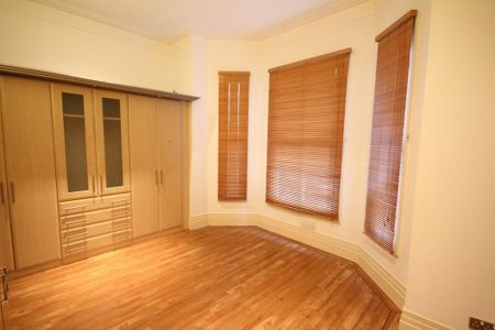 2 bedroom ground floor flat to rent - Photo 2