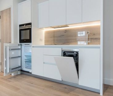 3 King George's Walk, 5 Esher High Street, Esher, Surrey, KT10 - Photo 2