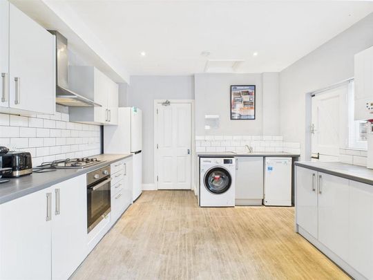1 bedroom in a house share to rent - Photo 1