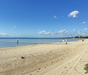 Modern Residence moments to waters edge - Photo 5