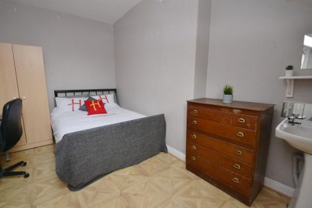 5 bedroom detached house to rent - Photo 2