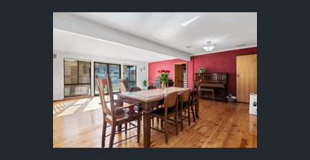 Spacious Family Home Packed with Features - Perfectly Positioned Between Convenience & Nature - Photo 2