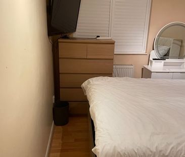 Room in a Shared House, Holmshaw Close, SE26 - Photo 2