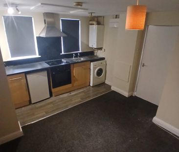 1 bedroom Flat - Farebrother Street - Photo 2
