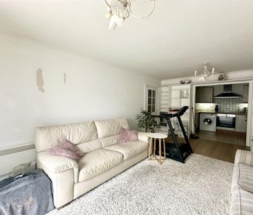2 bedroom flat to rent - Photo 2