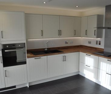 3 bedroom semi-detached house to rent - Photo 5