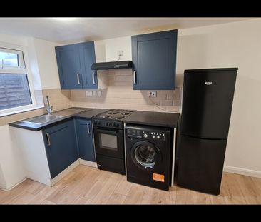 1 Bed Flat, Dallow Road, LU1 - Photo 1