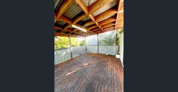 Charming 3 Bedroom Rental House with Ample Parking in Raceview! Book Your Viewing Today! - Photo 1