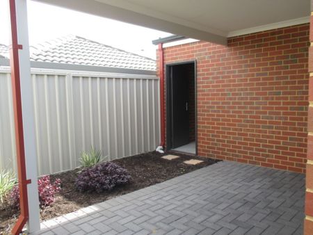 Modern Home in the Heart of Baldivis - Photo 3