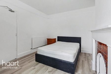 1 bedroom in a house share to rent - Photo 2