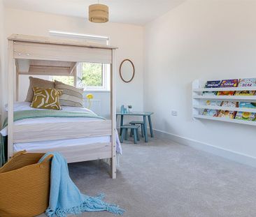 4 bedroom semi-detached house to rent - Photo 5