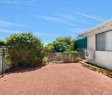 Fresh, Spacious & Light-Filled Home with Stunning Views - Photo 5