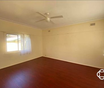 28 Derbyshire Avenue, 2146, Toongabbie Nsw - Photo 2