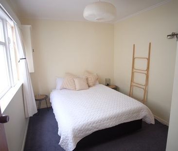 Spacious & quiet - 2 double bedrooms on the Parade - Photo 5