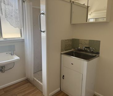 Neat 2 Bedroom Unit Close To CBD and West School - Photo 5