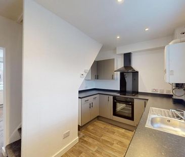 2 bedroom terraced house to rent - Photo 2