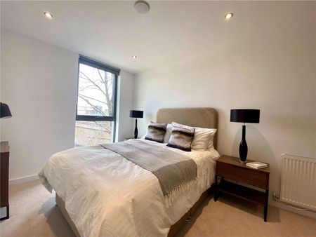*2 weeks rent free for October move ins* Rent at Thames Quarter - in the heart of Reading's town centre. Benefiting from a residents gym, lounge, terraces, private cinema and dining room. - Photo 2