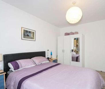 Buckingham Park, Aylesbury, HP19 - Photo 5