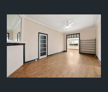 Bright and Spacious Duplex - Photo 3