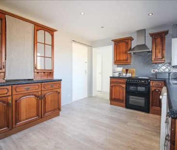 4 bedroom detached house to rent - Photo 4