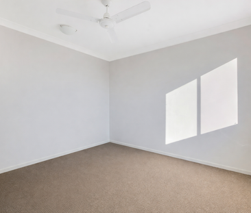 Modern Townhouse Close to Transport & Shops - Photo 3