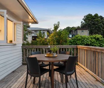 Large Family Home - Photo 2