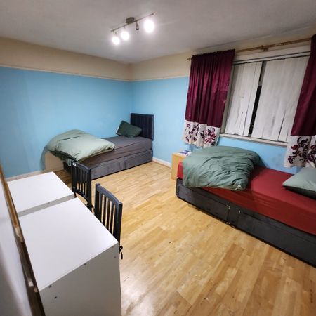 3 Bed Terraced House, Compstall Avenue, M14 - Photo 3