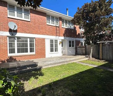 FENDALTON - 3 BEDROOM TOWNHOUSE, LOGBURNER, SINGLE GARAGE - Photo 4