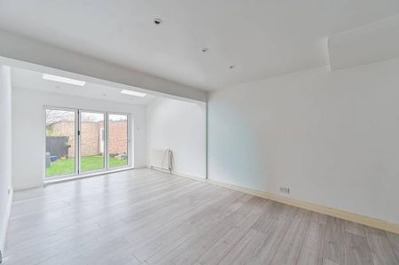 2 bedroom end of terrace house to rent - Photo 2