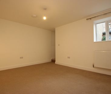Wellington Street, Kettering, Northamptonshire, NN16 - Photo 3