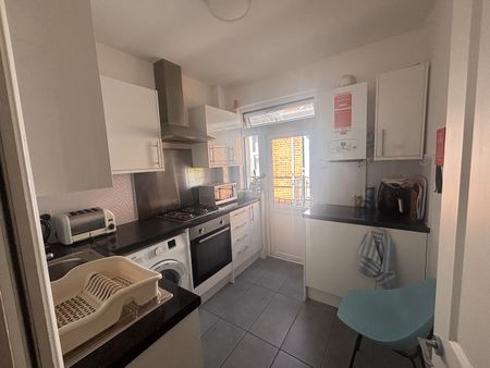 Room in a Shared House, Furness Road, NW10 - Photo 3
