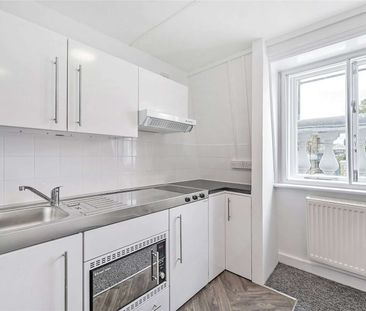 A studio flat in a prime South Kensington location close to all the local amenities. - Photo 3