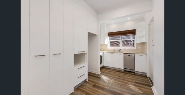 Light Filled Two Bedroom Apartment - Photo 1