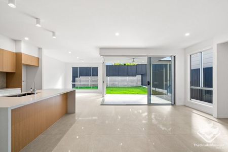 Spacious Near-New Family Home with Ducted Air Con - Photo 2