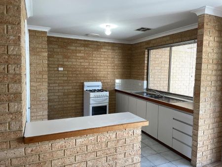 Neat & Low-Maintenance Unit in East Bunbury - Photo 2
