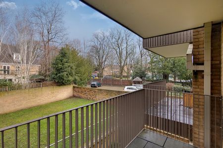 1 bed Apartment To Let - Photo 5