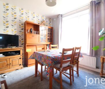 3 bedroom semi-detached house to rent - Photo 3