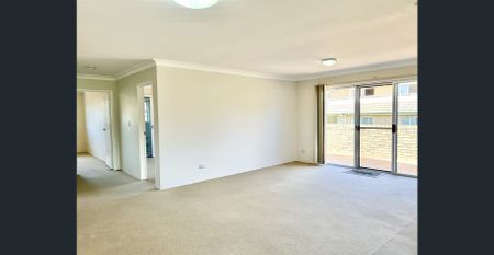 Immaculate Spacious Penthouse, Convenient & Quiet - Photo 2