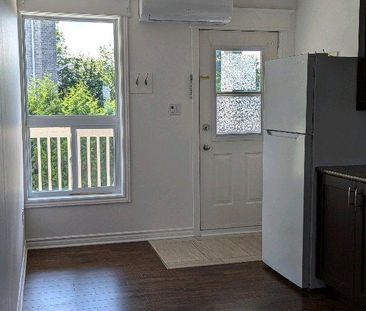 beau 4 1/2 à a louer - Photo 1