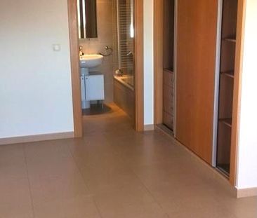 Piso de alquiler en Avenida de la Ilustración, 127, Campus de la Salud - Photo 1