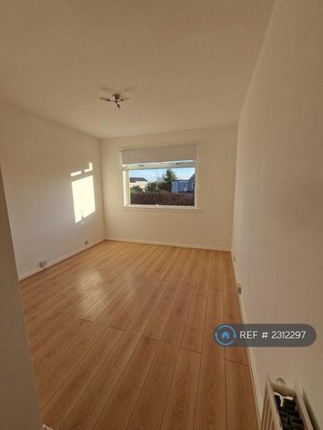 4 bedroom detached house to rent - Photo 3