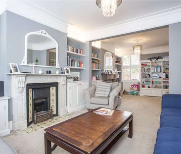 Modernised period property in sought after location - Photo 4