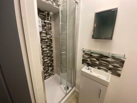 3 bedroom maisonette to rent - Photo 4