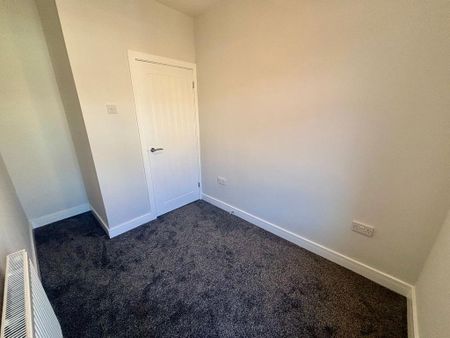 4 bedroom terraced house to rent - Photo 3