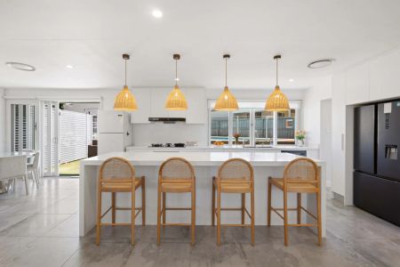 Fully Furnished Stunning family oasis in prime location - Photo 5