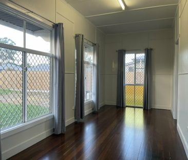Spacious 3-Bedroom Home with sunroom, Close to School - Photo 2