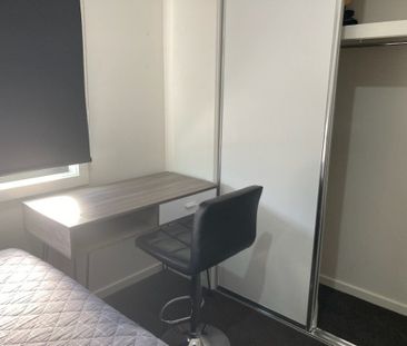 Altona Meadows - Photo 2