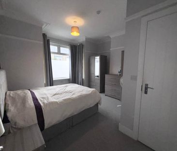 Hough Lane (Room 1), Bramley, Leeds - Photo 5