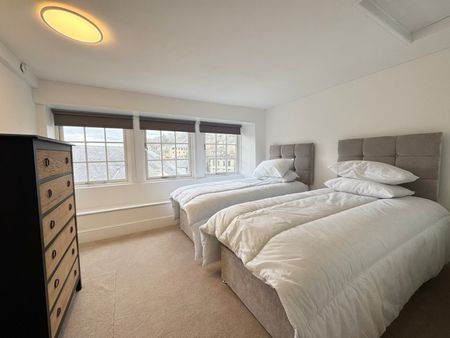 3 bedroom apartment to rent - Photo 2